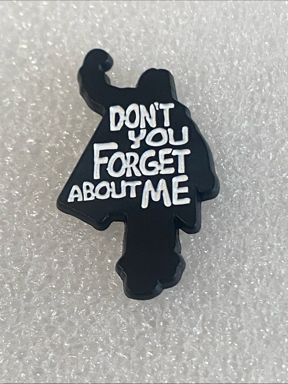 Black Enamel Pin The Breakfast Club - "Don't You Forget About Me"